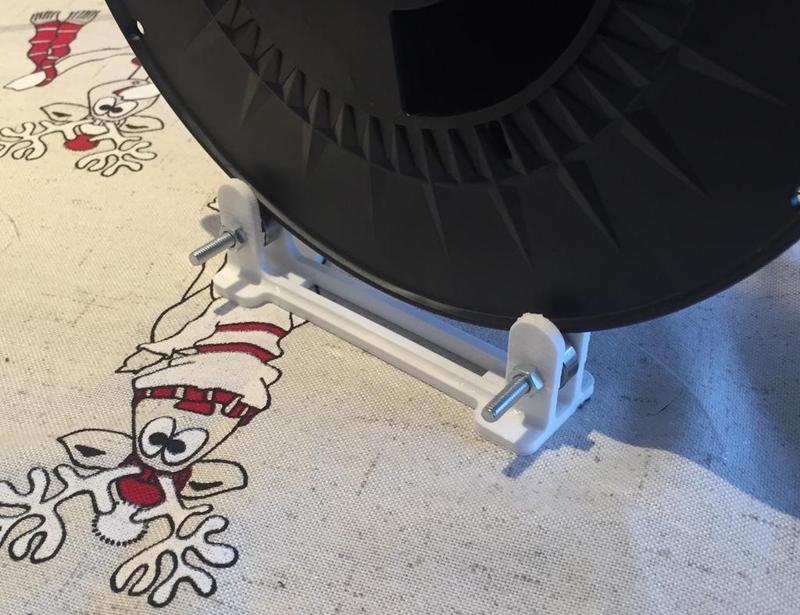 Universal filament spool holder