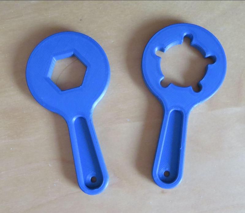Gas bottle key for gas grill
