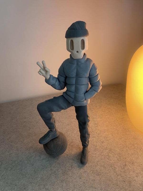 ARTICULATED CUTE SKULL WITH AIRLESS BASKEBALL BALL, BALLER GUY