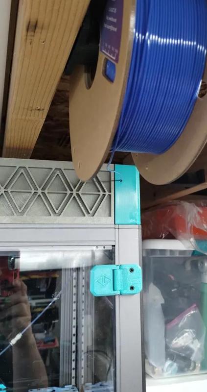 Filament pass-through corner for Nadir SV08 top hat   