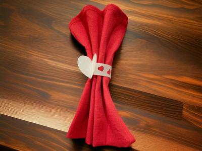 Heart-shaped tissue holder