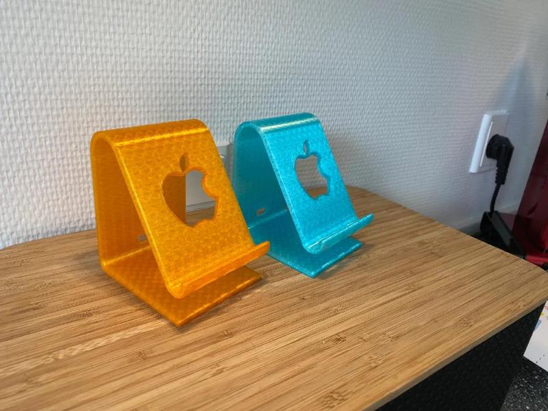 iPhone Stand v². usb c. falco*sign.   