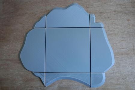 Kit of base plates for miniature game sets