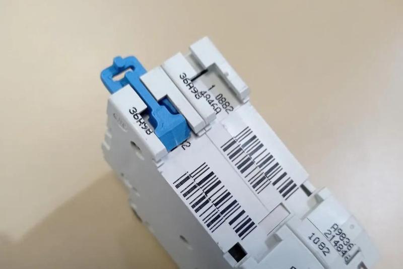 Clip for Merlin Gerin breaker   