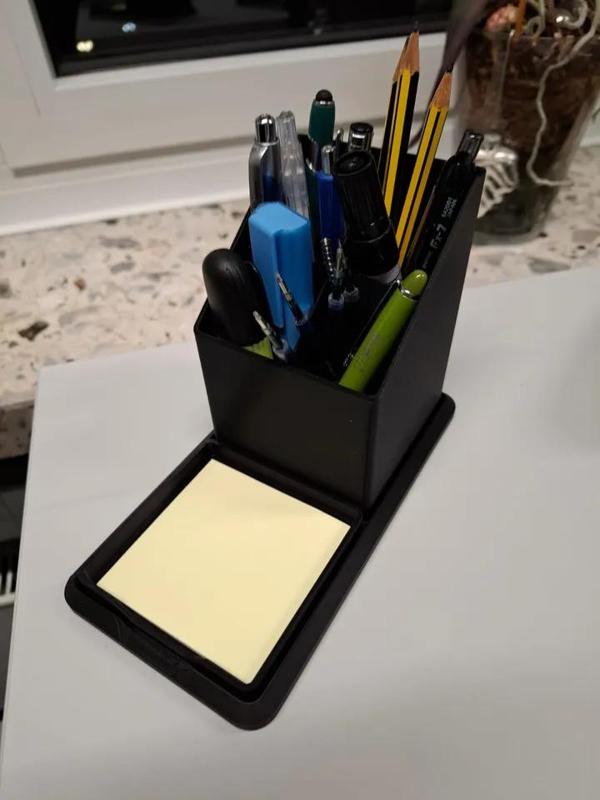 Pencil Holder + Post-it   