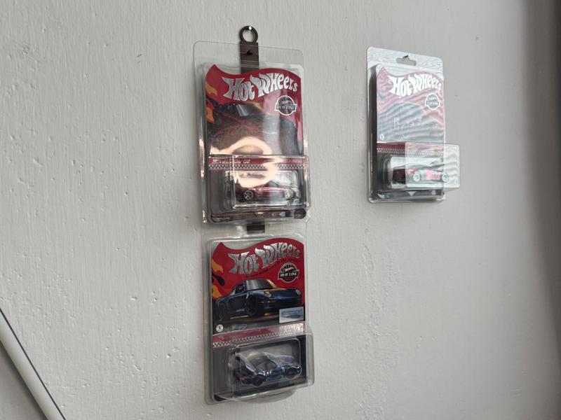 Holder for Hotwheels with blisters on Wall 