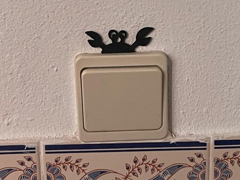 Electrical outlet decoration - Crab