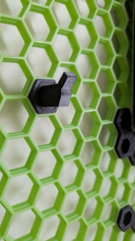 Honeycombstoragewall inserthook
