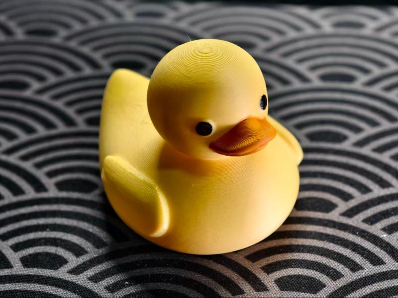 Bathtub Toy: Little Yellow Duck that Floats Stably on Water