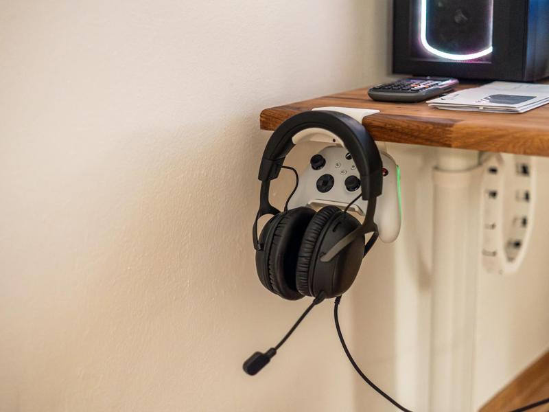 Headphones + Xbox Series X controller holder