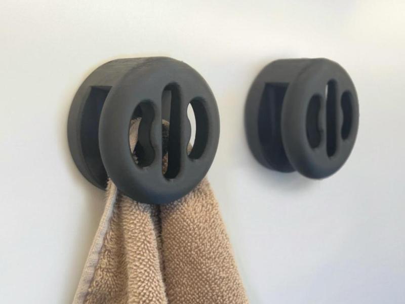 SELF-LOCKING HANGER