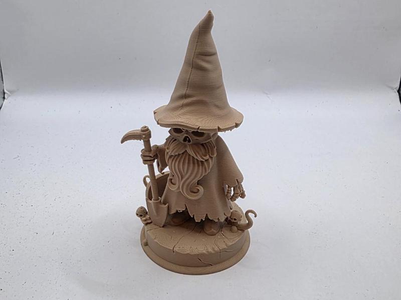 Graveyard Gnome – Spooky Gravedigger