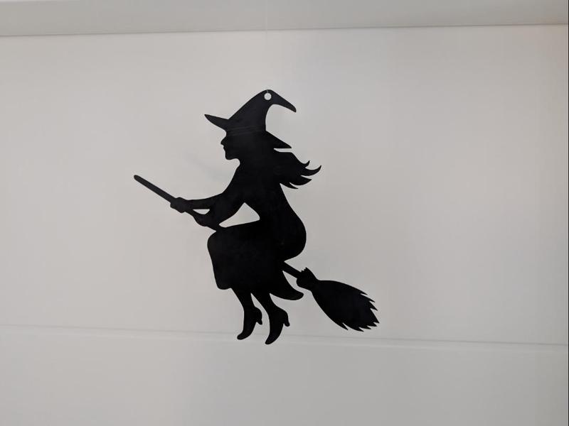Halloween Witch - Flying Witch