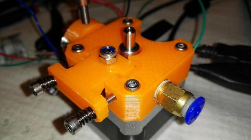 Rostock & Kossel hanging Extruder for soft filaments 1.75mm