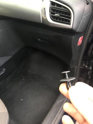 Carpet fixing Citroen
