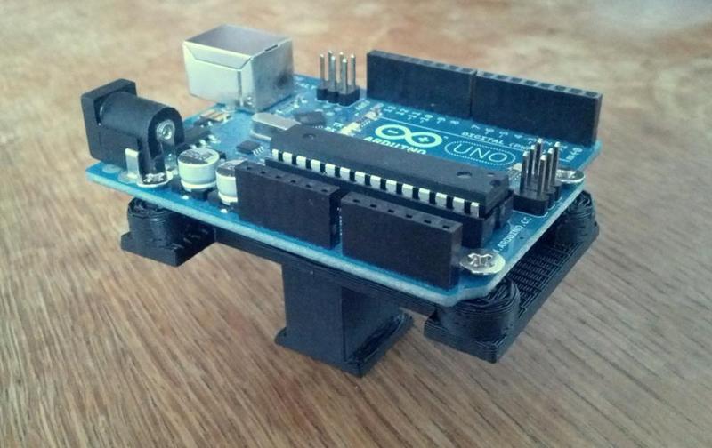 Hotshoe-mountable holder for Arduino Uno