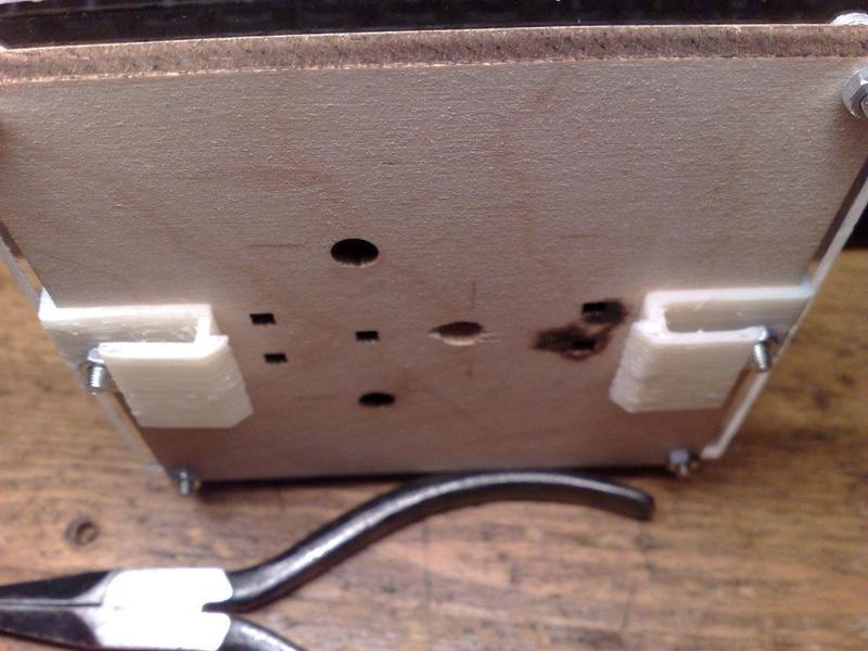 Build platform clip