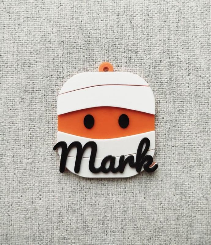 Mummy head name tag - Mark
