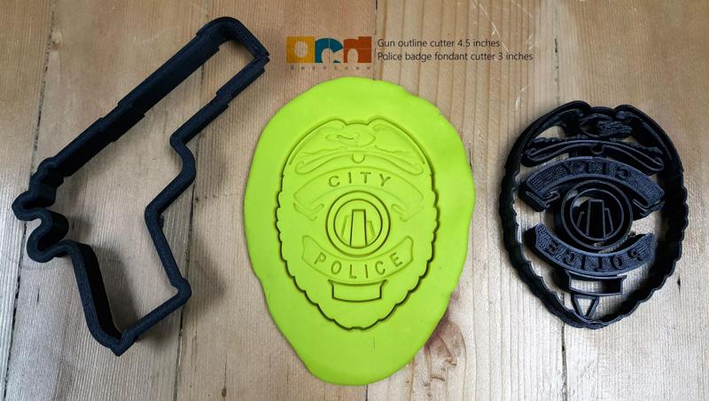 Police badge and gun set