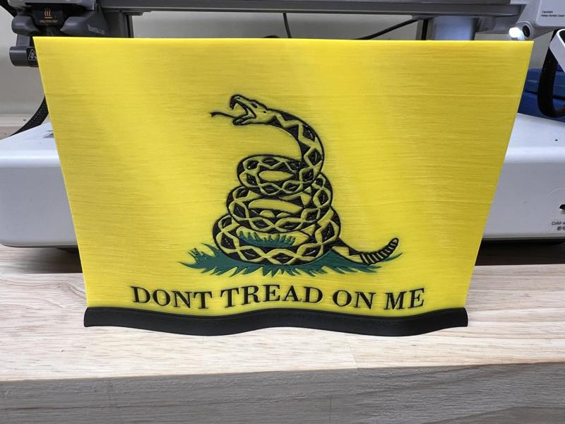 DONT TREAD ON ME (GADSDEN) Wavy Flag