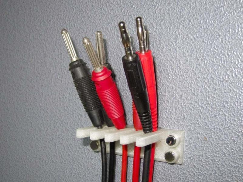 magnetic holder for measurement line