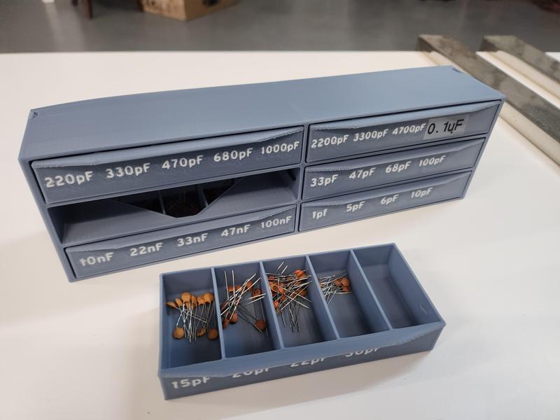 Print-in-place ceramic capacitor organizer