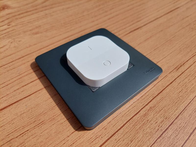Schneider Unica Basis/Studio base plate to accommodate IKEA Tradfri on-off switch/button