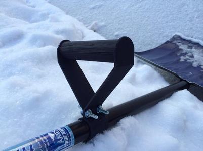 Side handle for snow shovel