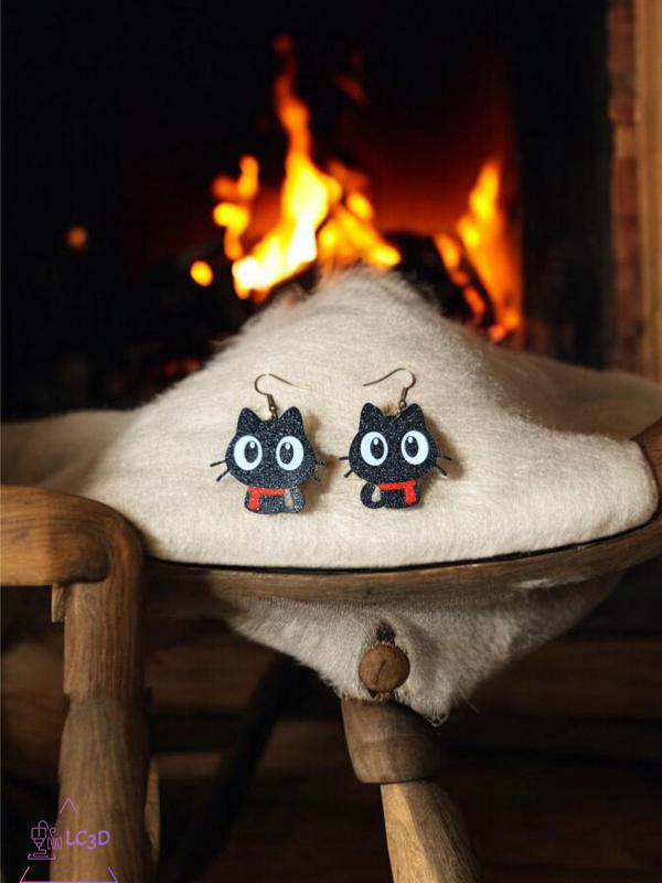 A sweet kitten earrings