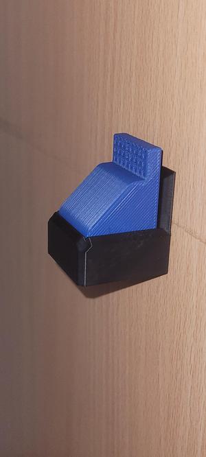 Holder for plate riser