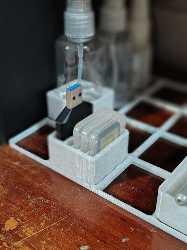 Gridfinity SD Cards & Reader Holder