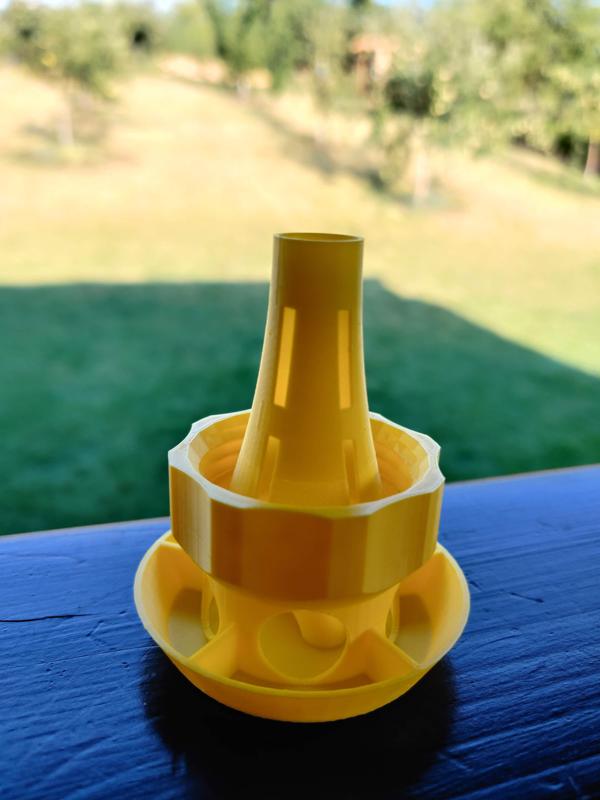 Wasp yellowjacket & giant hornet trap for large PET bottle