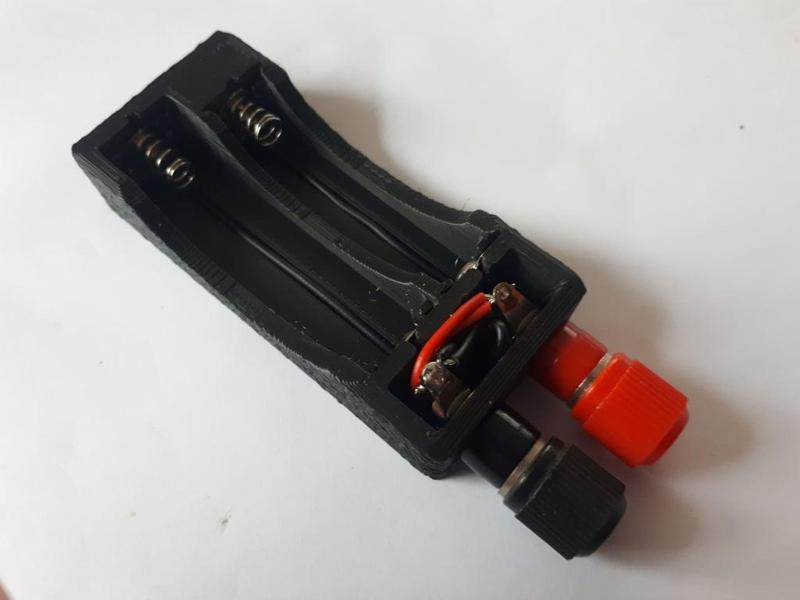 Lade/ Test Batteriehalter für AA und AAA Zellen