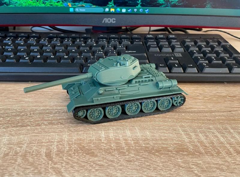 T34/85 medium tank 1/72