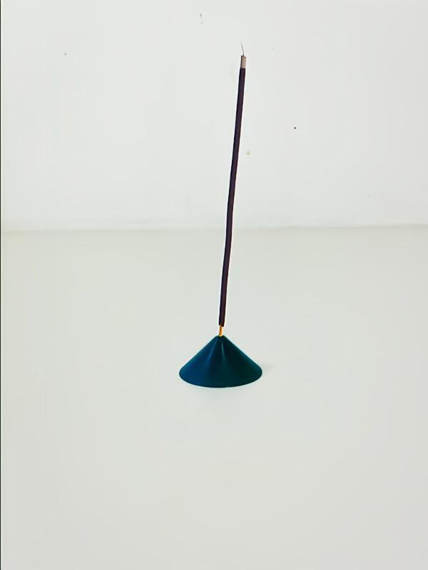 Minimalist incense holder - cone style.