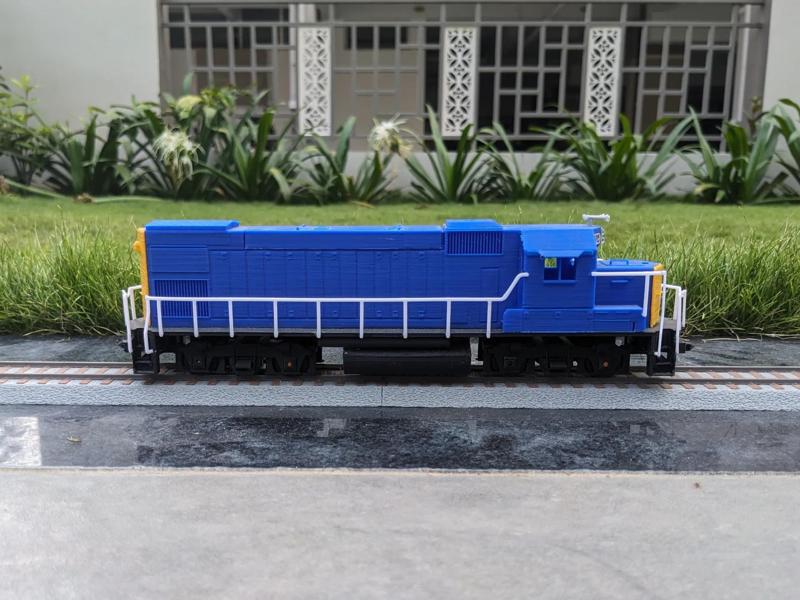 GP15 Locomotive (CSX) - Dragon Railway