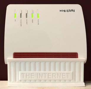 Fritz!Box 7590 vertical stand