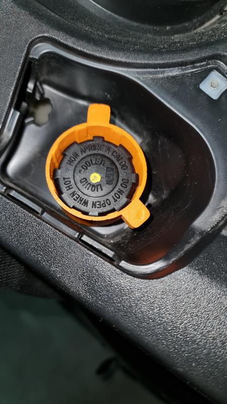 Llave refrigerante piaggio mp3