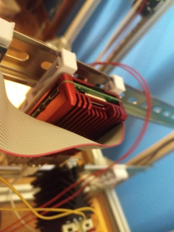 Raspberry Pi with heatsink DIN rail adapter