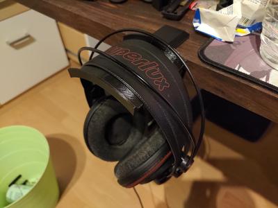 Wider (65mm) desktop headphone holder (modular)