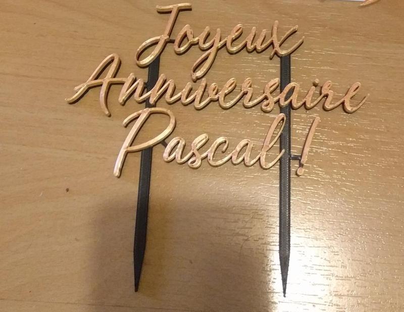 "Joyeux anniversaire Pascal" to put on a cake