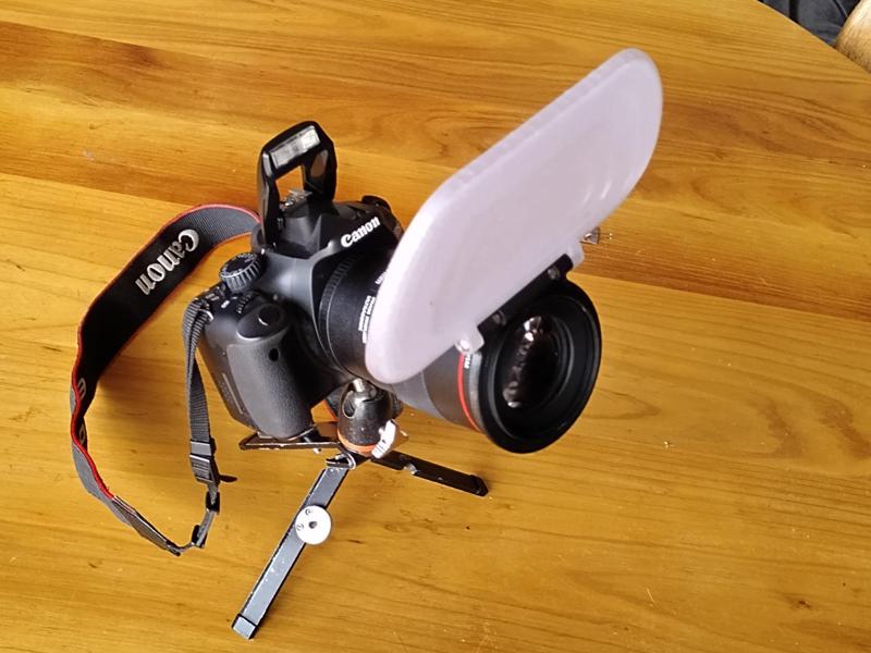 Compact flash diffuser for the Canon EF 100mm f2.8 L Macro