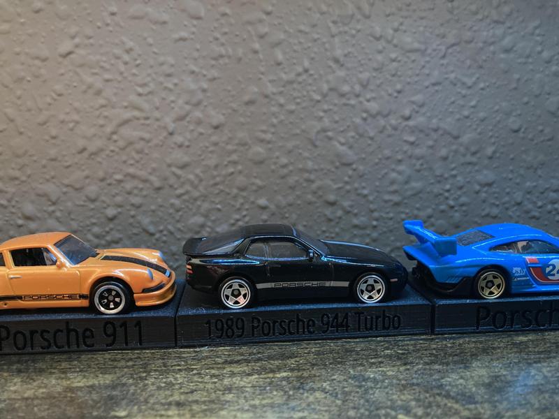 Hot Wheels 1989 Porsche 944 Turbo Display Stand