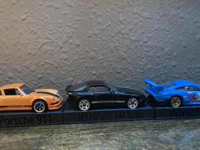 Hot Wheels 1989 Porsche 944 Turbo Display Stand