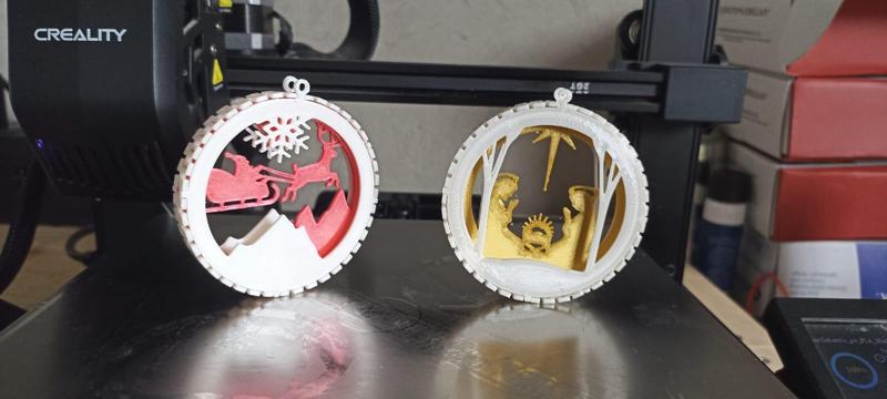 Christmas spheres in 3 layers