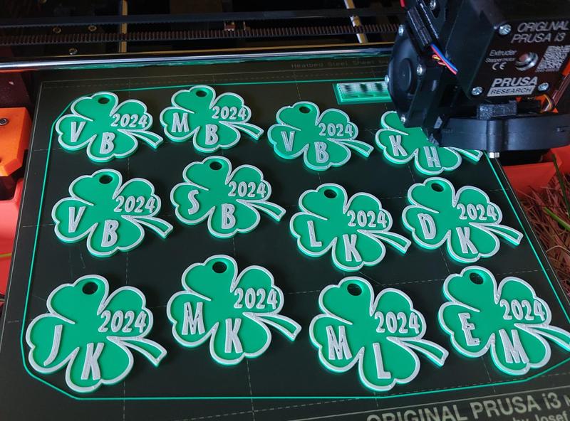 Clover leaf keychain