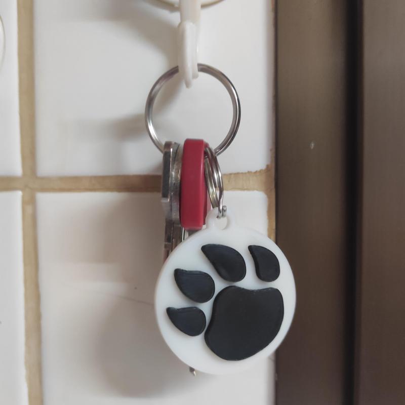 "LEONA" paw keychain