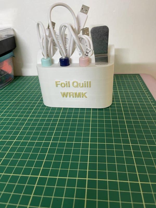 FOIL QUILL Stand