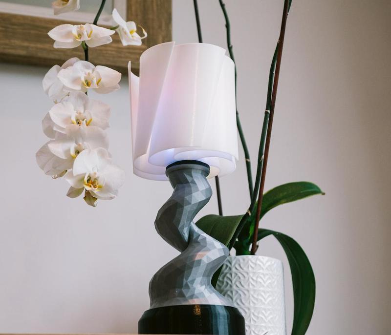 LOW-POLY TWIST MOOD LAMP