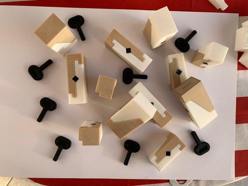 INCASTRO DI TESTA CON SMUSSO DENTATO E BIETTA IN TESTA